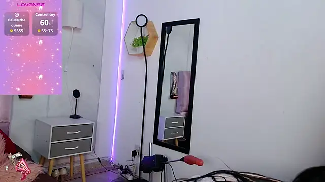 madison oli online show from November 28, 4:54 pm