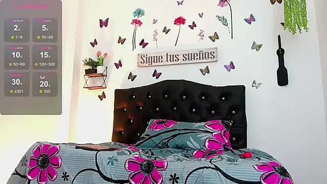 Snapshot of Candy_Mendez chatting on October 18, 12:30 pm Candy Mendez online show from October 18, 12:30 pm