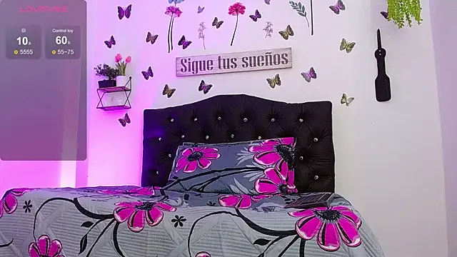 Snapshot of Candy_Mendez chatting on October 24, 12:23 pm Candy Mendez online show from October 24, 12:23 pm