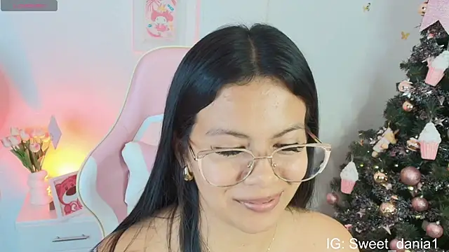 sweet dania  online show from December 19, 3:43 am