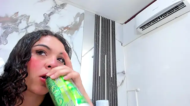 Kim Lennon online show from October 6, 8:02 pm