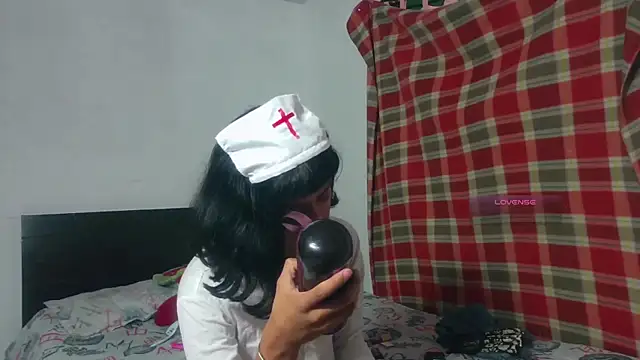 Naicollsxxx online show from March 18, 12:26 am