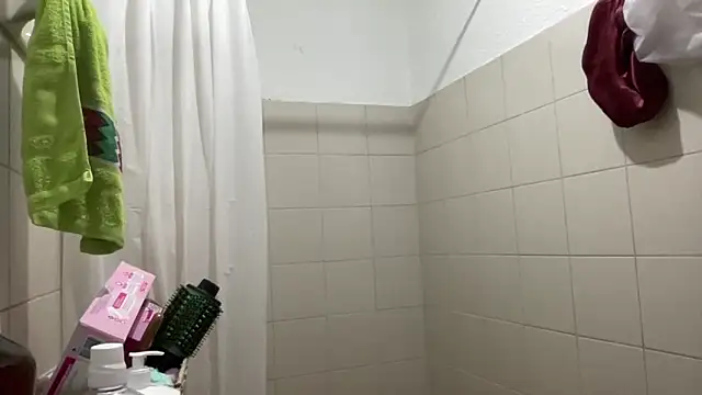 LunaBeya online show from March 7, 12:45 pm