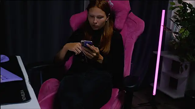 Snapshot of meek_cutie chatting on September 12, 8:01 am meek cutie online show from September 12, 8:01 am