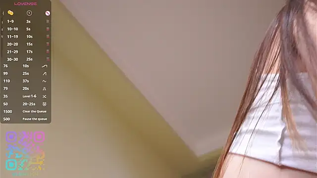 Snapshot of LinnHigh chatting on October 30, 4:19 pm LinnHigh online show from October 30, 4:19 pm