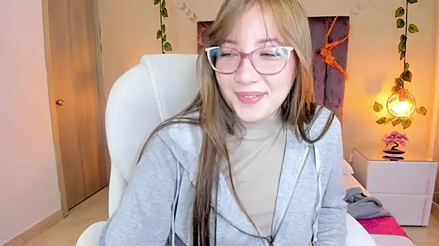 Dahlia Rousse online show from October 8, 9:19 pm