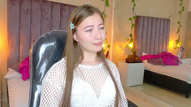 Dahlia Rousse online show from February 19, 8:36 am