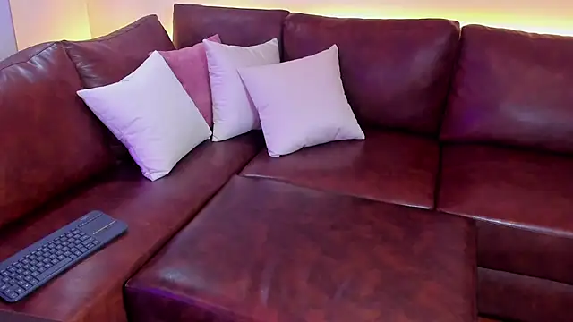 Snapshot of NoaLuxury chatting on October 6, 1:55 am NoaLuxury online show from October 6, 1:55 am