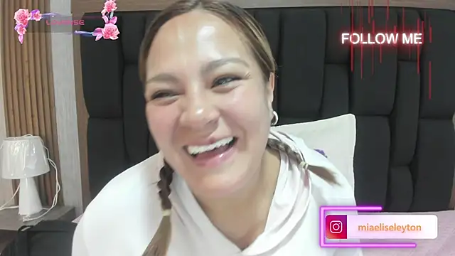 Snapshot of Elise-Leyton chatting on October 17, 4:43 pm Elise-Leyton online show from October 17, 4:43 pm