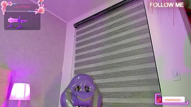 Snapshot of Elise-Leyton chatting on October 24, 8:49 pm Elise-Leyton online show from October 24, 8:49 pm