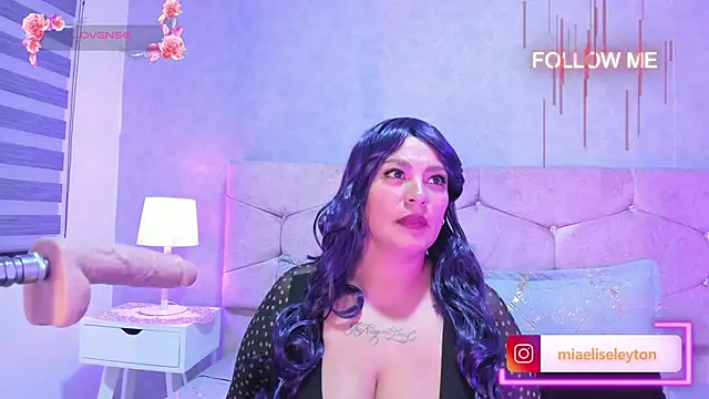 Snapshot of Elise-Leyton chatting on October 22, 8:47 pm Elise-Leyton online show from October 22, 8:47 pm