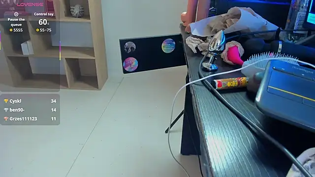 Snapshot of CleeoAdams_ chatting on October 5, 6:07 am CleeoAdams online show from October 5, 6:07 am