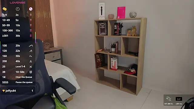 Snapshot of CleeoAdams_ chatting on October 21, 5:22 am CleeoAdams online show from October 21, 5:22 am