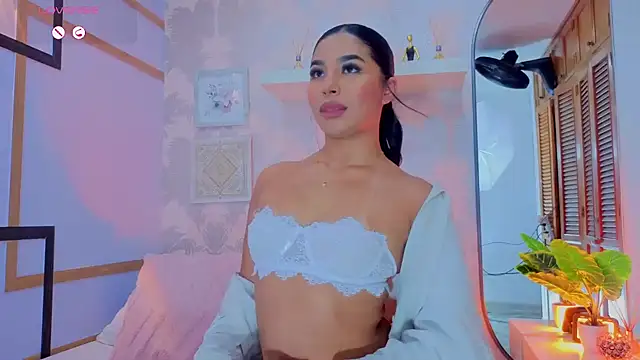 CharlotteGraay online show from March 18, 7:41 pm