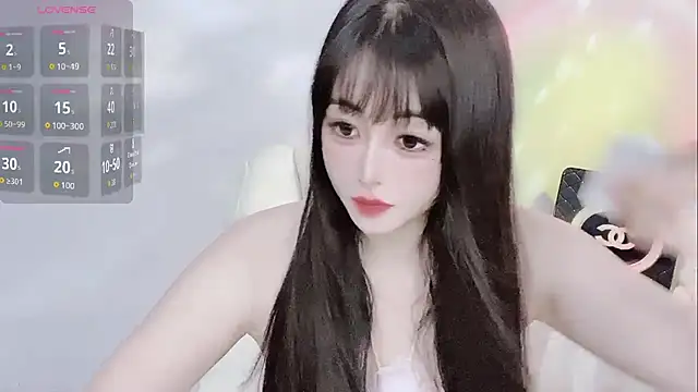 LiLiLily online show from September 19, 6:40 pm