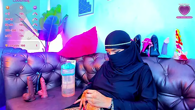 Snapshot of azahara_faraah chatting on October 6, 6:12 pm azahara faraah online show from October 6, 6:12 pm