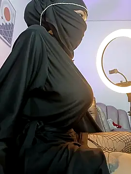 Snapshot of azahara_faraah chatting on October 13, 6:10 pm azahara faraah online show from October 13, 6:10 pm