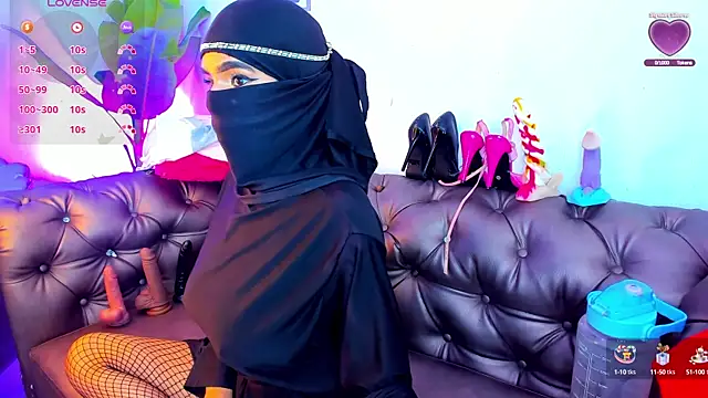 Snapshot of azahara_faraah chatting on October 12, 12:46 am azahara faraah online show from October 12, 12:46 am