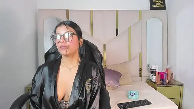 Salmaportman69 online show from January 17, 5:09 pm