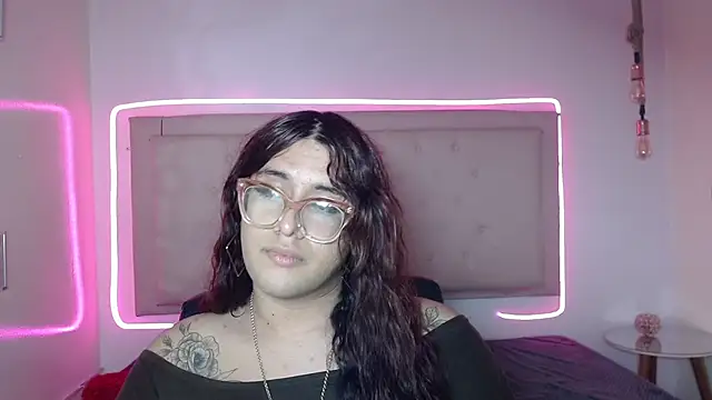 Snapshot of kathepickmanx chatting on October 16, 4:04 am kathepickmanx online show from October 16, 4:04 am