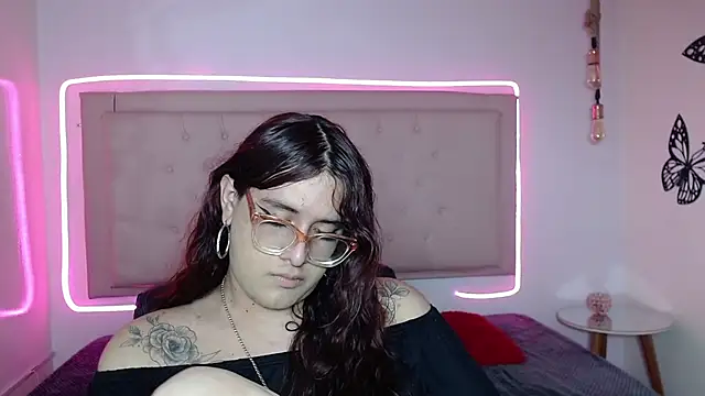 Snapshot of kathepickmanx chatting on October 9, 3:54 am kathepickmanx online show from October 9, 3:54 am