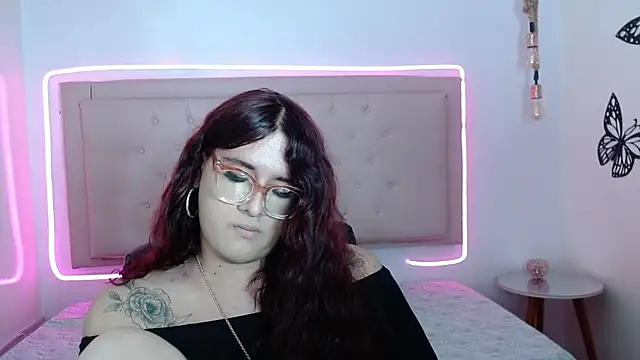 Snapshot of kathepickmanx chatting on October 21, 4:49 am kathepickmanx online show from October 21, 4:49 am