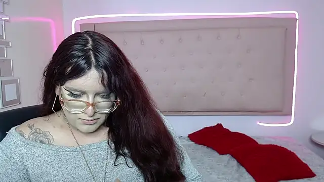 Snapshot of kathepickmanx chatting on October 31, 4:03 am kathepickmanx online show from October 31, 4:03 am