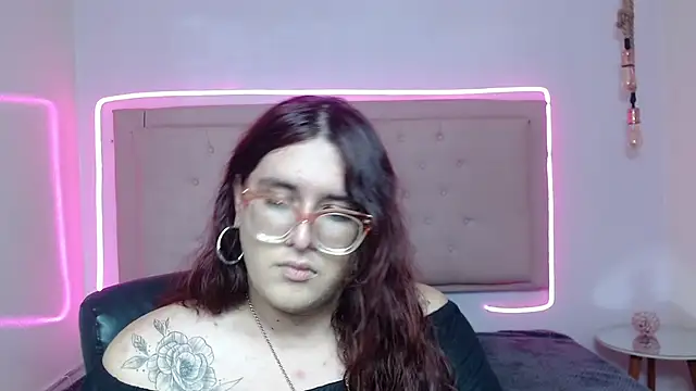 Snapshot of kathepickmanx chatting on October 1, 3:33 am kathepickmanx online show from October 1, 3:33 am