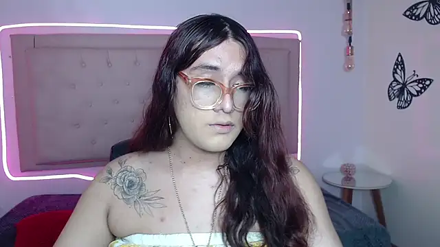 Snapshot of kathepickmanx chatting on October 10, 3:55 am kathepickmanx online show from October 10, 3:55 am