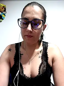 Snapshot of VIANKA_0917 chatting on October 17, 4:05 am VIANKA 0917 online show from October 17, 4:05 am