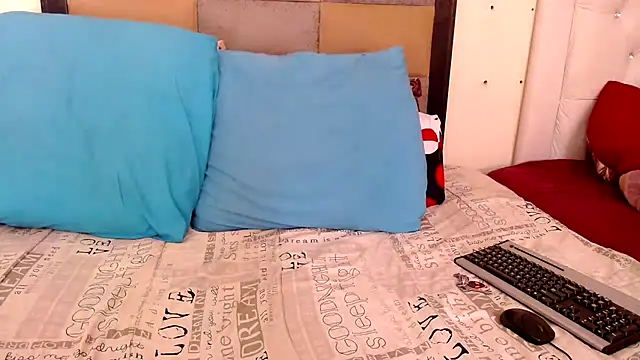 omalicha98 online show from October 3, 6:40 am