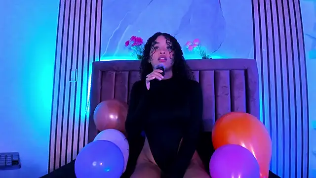 Snapshot of BrigitteRoy_ chatting on October 22, 3:11 am BrigitteRoy online show from October 22, 3:11 am