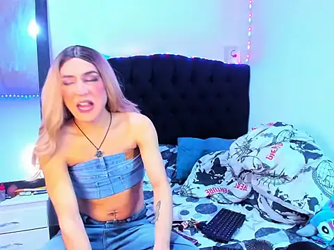 Snapshot of Georgina_Giio chatting on October 2, 7:13 am Georgina Giio online show from October 2, 7:13 am