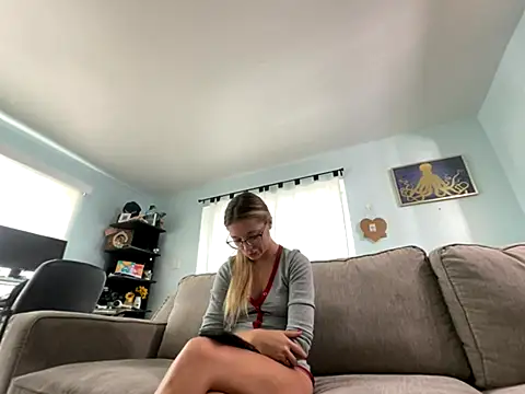 Hatgirl69 online show from September 29, 3:17 pm