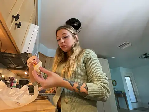 Hatgirl69 online show from November 1, 4:33 pm