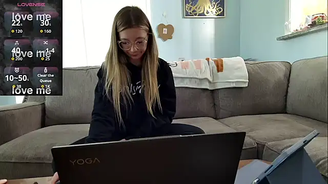 Hatgirl69 online show from October 18, 5:37 pm