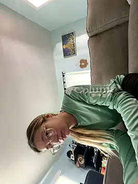 Hatgirl69 online show from October 11, 3:15 pm