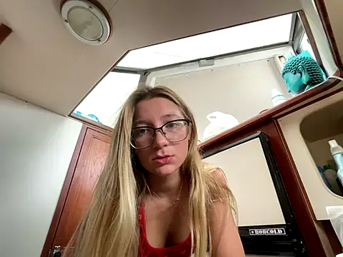 Hatgirl69 online show from October 4, 2:43 pm