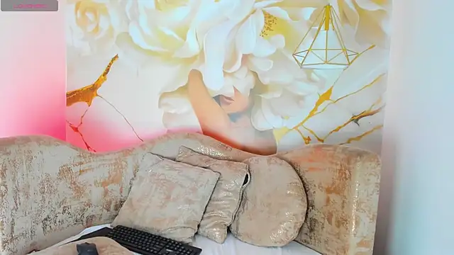 Snapshot of scarlette69 chatting on October 3, 8:14 pm scarlette69 online show from October 3, 8:14 pm