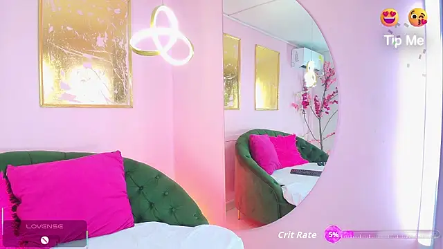 Snapshot of scarlette69 chatting on October 21, 8:13 pm scarlette69 online show from October 21, 8:13 pm