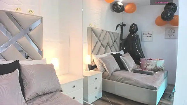 Snapshot of raquell_moore chatting on October 16, 11:29 pm raquell moore online show from October 16, 11:29 pm