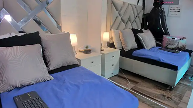 Snapshot of raquell_moore chatting on October 15, 11:18 pm raquell moore online show from October 15, 11:18 pm