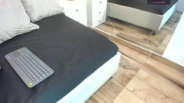 Snapshot of raquell_moore chatting on October 24, 11:39 am raquell moore online show from October 24, 11:39 am