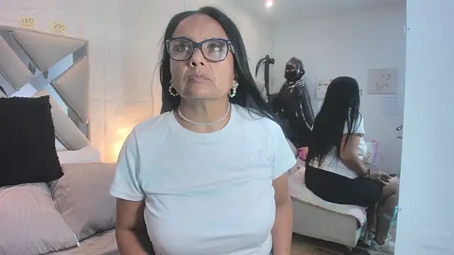 raquell moore online show from November 4, 7:08 pm