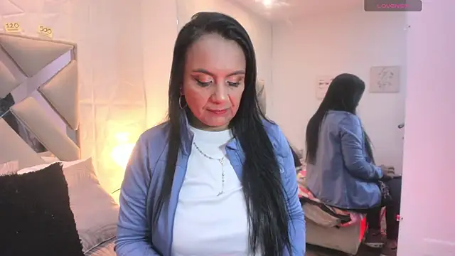 Snapshot of raquell_moore chatting on September 28, 3:17 pm raquell moore online show from September 28, 3:17 pm