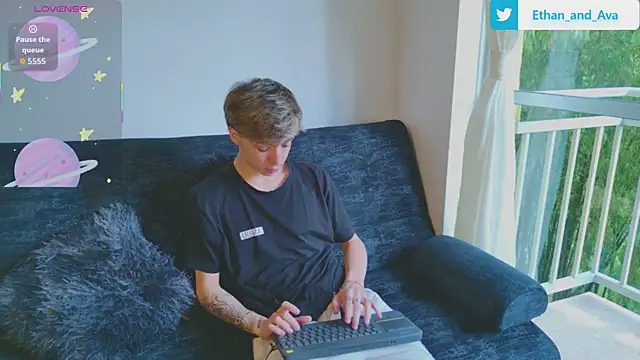 Snapshot of ethan_and_ava chatting on October 25, 1:08 pm ethan and ava online show from October 25, 1:08 pm