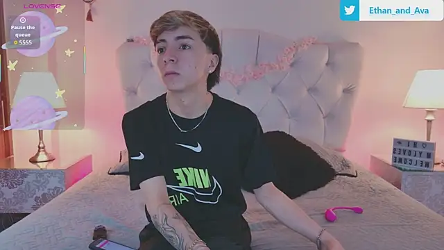 Snapshot of ethan_and_ava chatting on September 24, 1:10 pm ethan and ava online show from September 24, 1:10 pm