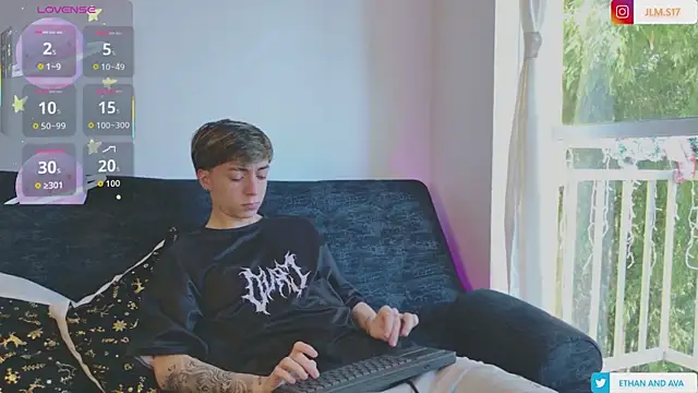 ethan and ava online show from December 3, 12:51 pm