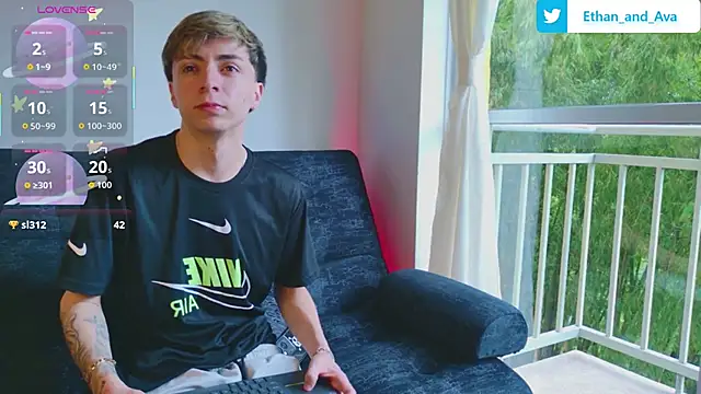 Snapshot of ethan_and_ava chatting on October 24, 12:56 pm ethan and ava online show from October 24, 12:56 pm