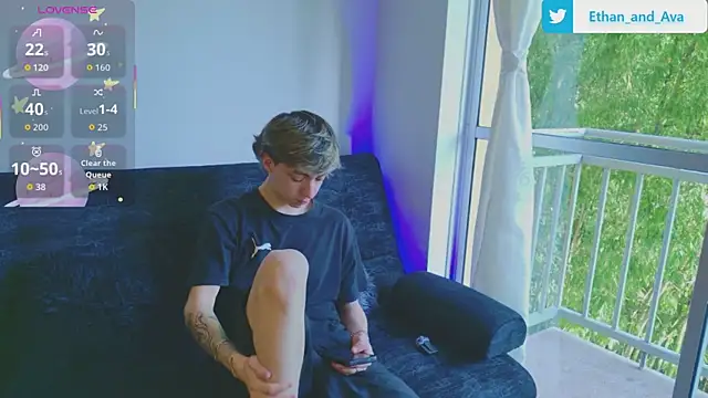 Snapshot of ethan_and_ava chatting on October 9, 12:31 pm ethan and ava online show from October 9, 12:31 pm